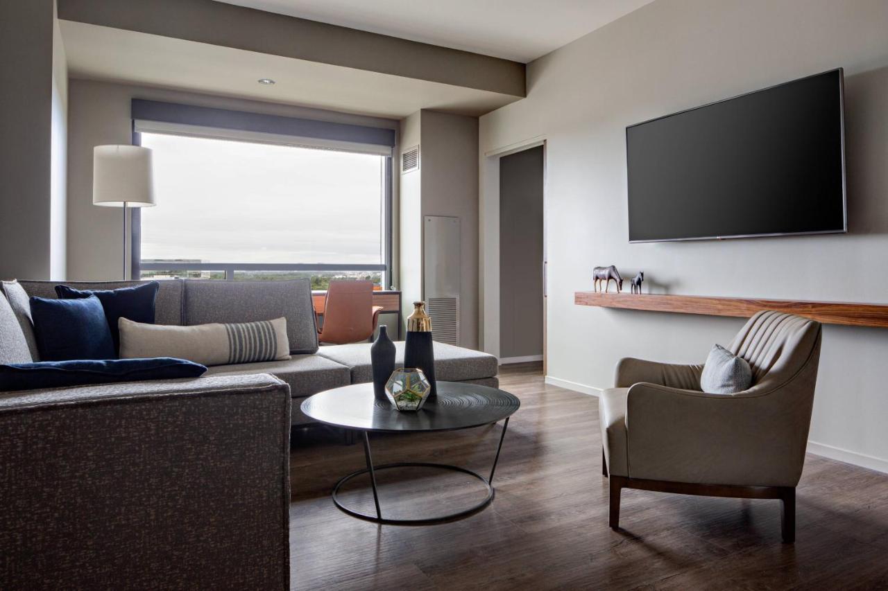Junior Suite M Club lounge access 1 Bedroom Suite 1 King,1642364326:JPEG